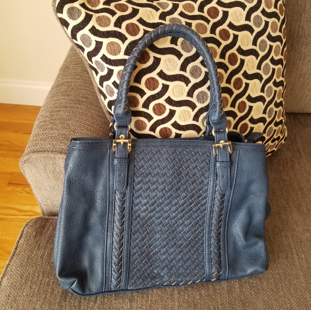 Medium sized hand bag